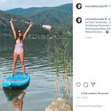 Simone Thomalla beim Stand-Up-Paddling