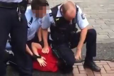 Screenshot aus Video zu Polizeieinsatz in Düsseldorfer Altstadt