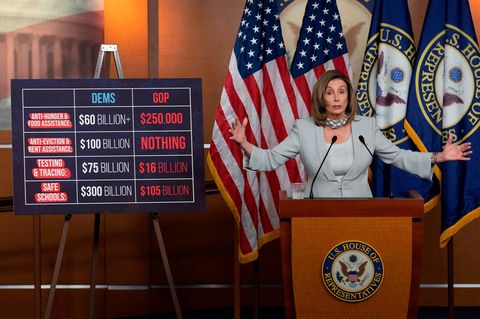 Nancy Pelosi bei einem ihrer wöchentlichen Pressebriefings