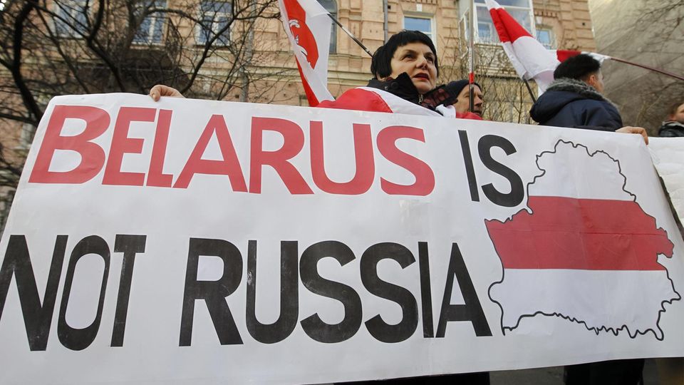 "Belarus is not Russia"-Plakat