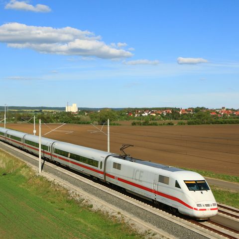 Ein ICE 1 der Deutschen Bahn AG