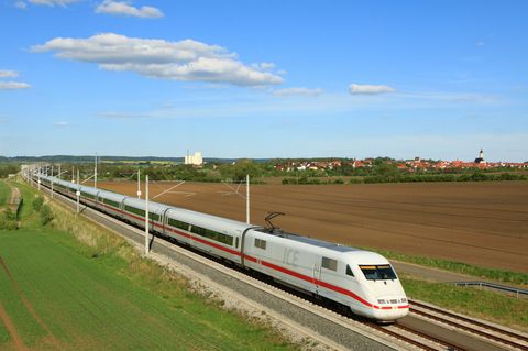 Ein ICE 1 der Deutschen Bahn AG
