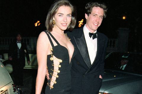 Liz Hurley und Hugh Grant kommen zur Premiere von "Vier Hochzeiten und ein Todesfall"