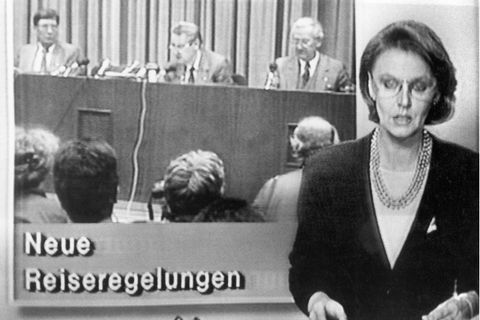 Günther Schabowski verkündet die neuen Reiseregelungen
