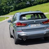 An der Hinterachse sitzt ein 70 kW / 95 PS Elektromotor