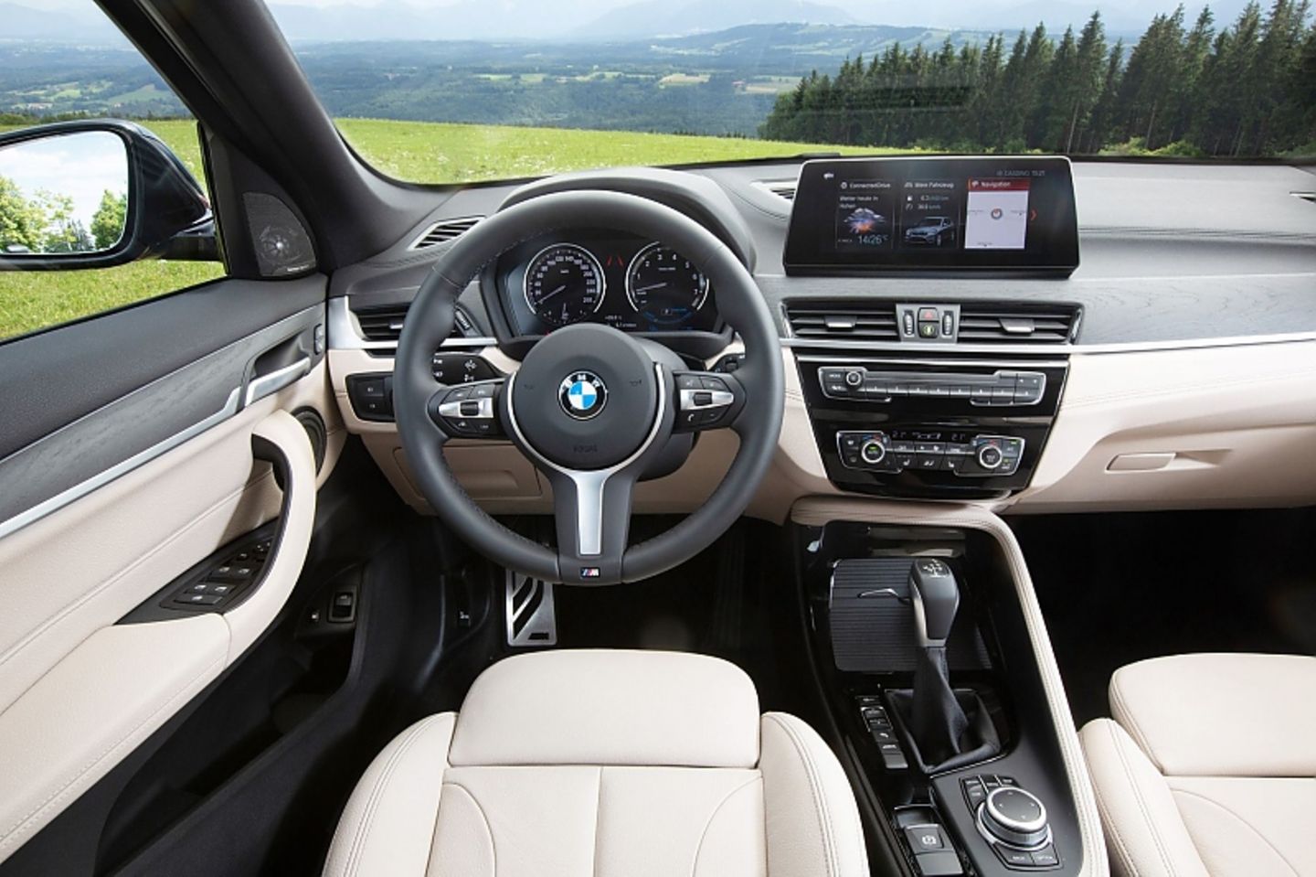 Das Cockpit kennt man bei BMW seit ein paar Jahren