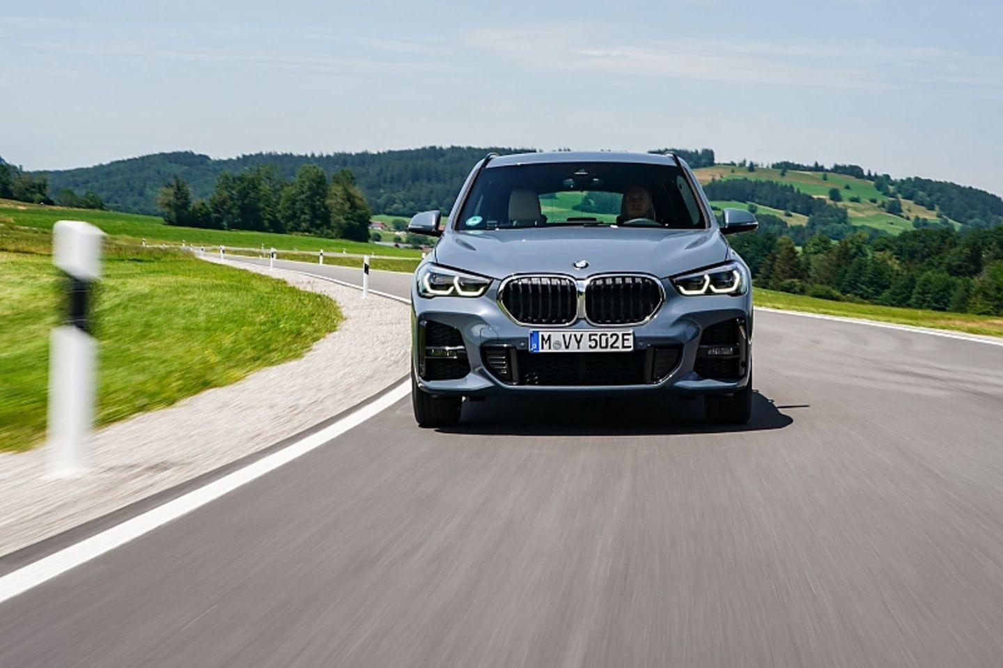 Rein elektrisch beträgt die Höchstgeschwindigkeit 135 km/h