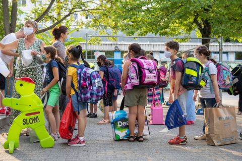 Brandenburg: Schulleiter hebt Maskenpflicht an Schule auf – und wird suspendiert