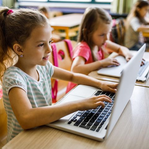 Kein Wlan, kein Plan: Warum versagen Politik und Behörden bei der Digitalisierung der Schulen? Am Geld liegt es nicht