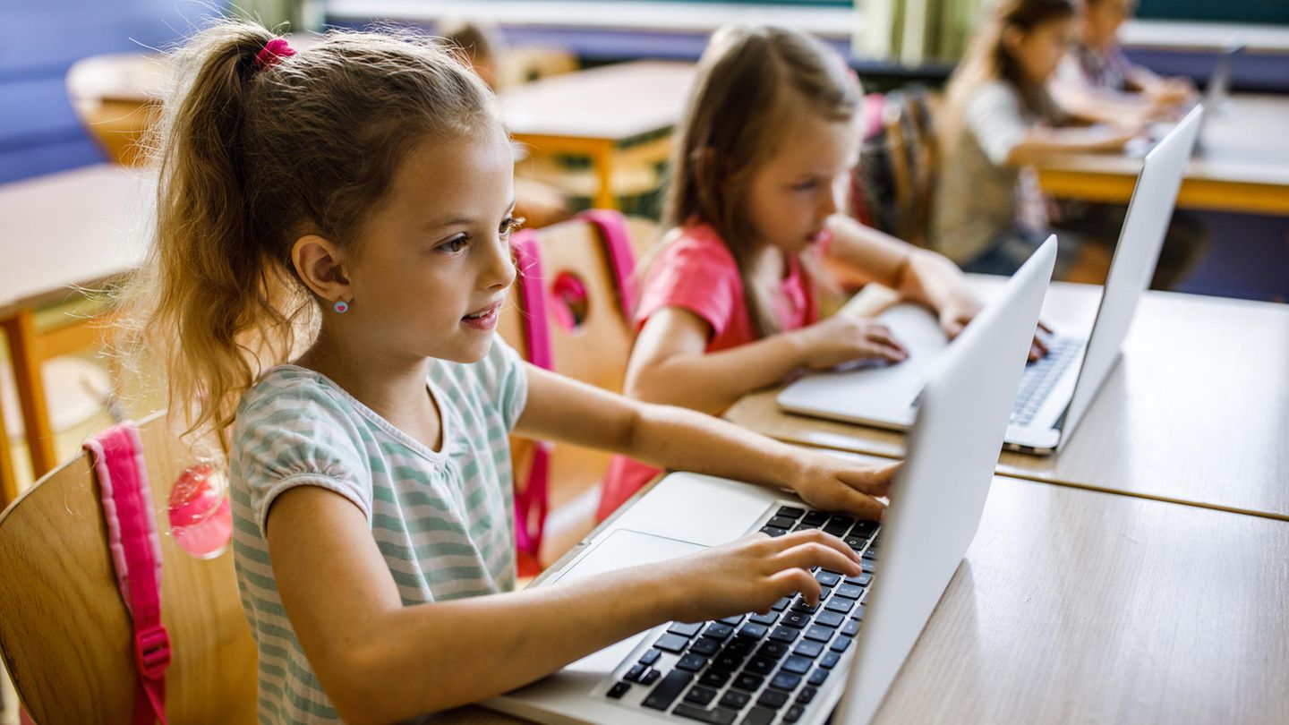 Kein Wlan, kein Plan: Warum versagen Politik und Behörden bei der Digitalisierung der Schulen? Am Geld liegt es nicht