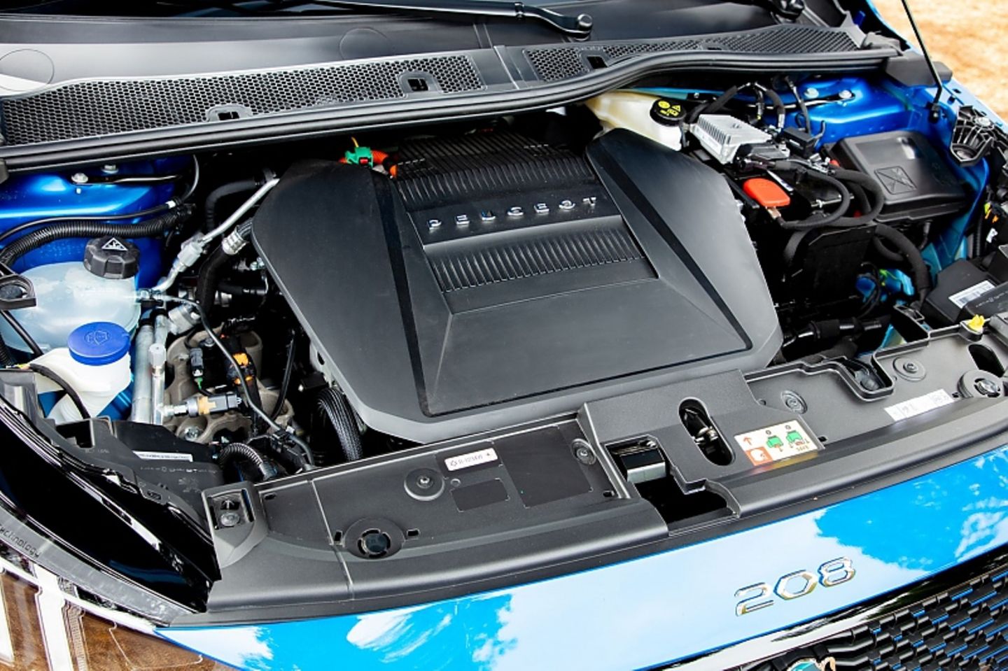 Gleiches Herz für beide: Elektromotor mit 100 kW/136 PS und 260 Newtonmeter Drehmoment
