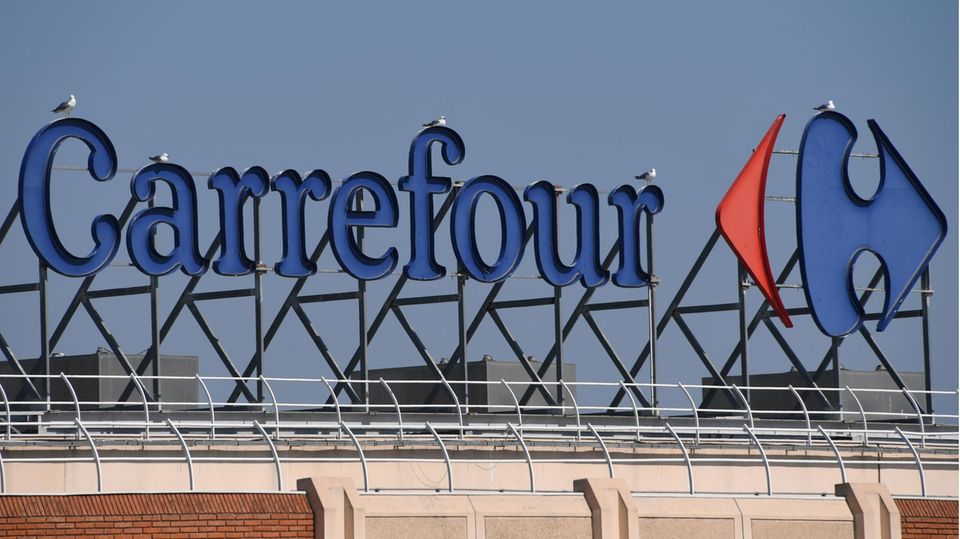 Das Logo der Supermarktkette Carrefour