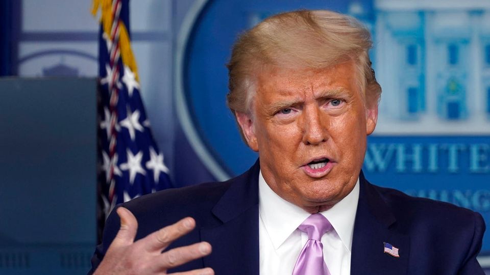 Donald Trump spricht bei einer Pressekonferenz im Weißen Haus. Donald Trump spricht bei einer Pressekonferenz im Weißen Haus.