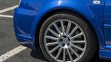 Die 18 Zoll 225er Reifen sorgen für Grip