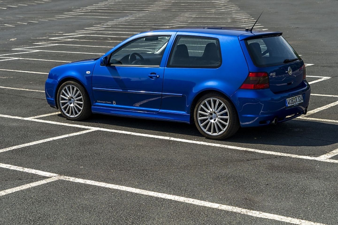 Die Karosserie des VW Golf R32 liegt um zwei Zentimeter tiefer als die des Serienmodells