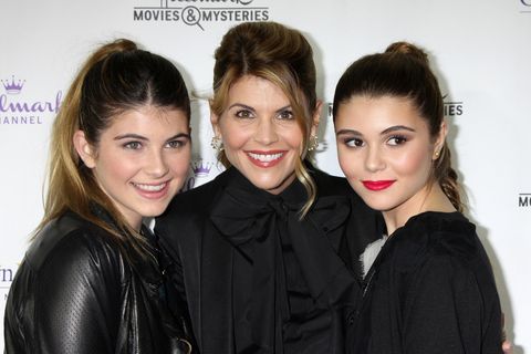 Schauspielerin Lori Loughlin (M.) mit ihren Töchtern Isabella Rose (l.) und Olivia Jade 