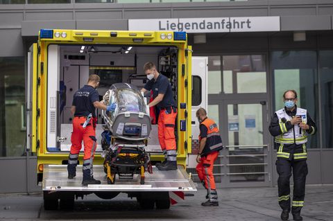 Alexej Nawalnys Ankunft an der Berliner Charité