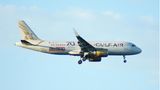Ein Airbus A320 der Fluggesellschaft Gulf Air aus dem Königreichs Bahrain, im Anflug auf die Landebahn Süd in Frankfurt. Der Jet trägt eine Sonderbemalung zum 70-jährigen Jubiläum der arabischen Airline.