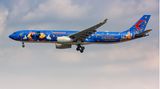 Fliegt Reklame für das Shanghai Disney Resort: ein Airbus A330-300 von China Eastern Airlines mit dem Kennzeichen B-6507