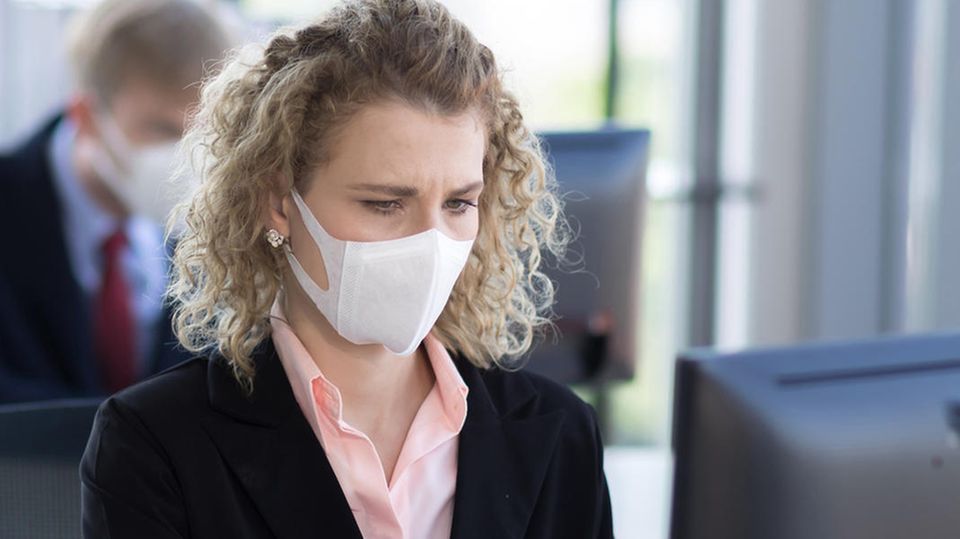 Steigende Infektionszahlen: Maskenpflicht im Job und Party-Limit: Diese neuen Corona-Maßnahmen sind im Gespräch