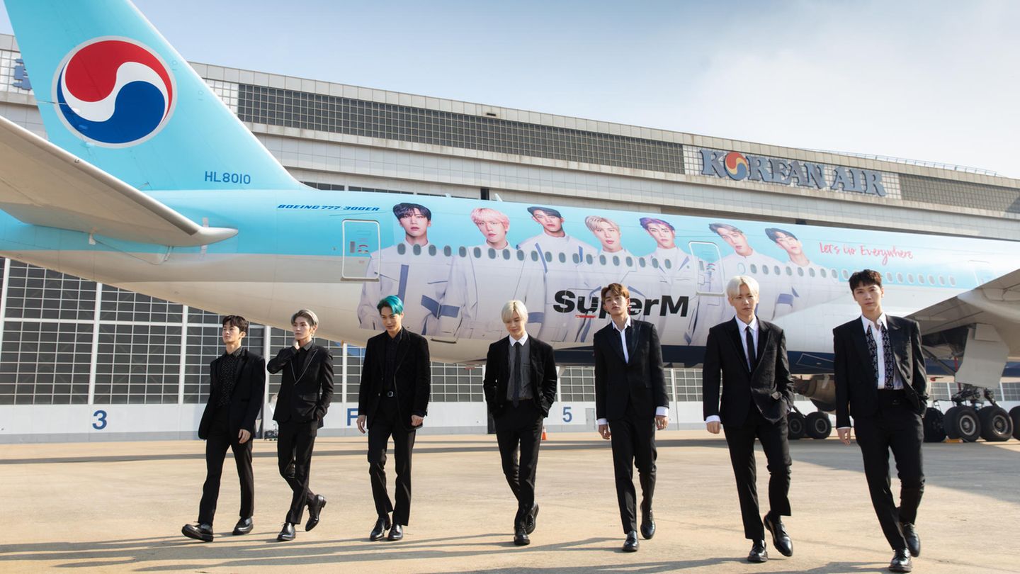 K-Pop-Band SuperM Boeing 777 von Korean Air K-Pop-Band SuperM Boeing 777 von Korean Air
