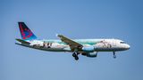 Eine Bilderreise zurück ins 16. Jahrhundert: Auf dem Rumpf dieses Airbus von Brussels Airlines prangt eine Szene bäuerlichen Lebens. Das Original stammt vom flämischen Meister Pieter Bruegel der Ältere, der vor 450 Jahren starb. Die Lackierung ist eine weitere Referenz an belgische Künstler, wie zuvor schon an Magritte oder Tintin auf anderen Maschinen der Airline.