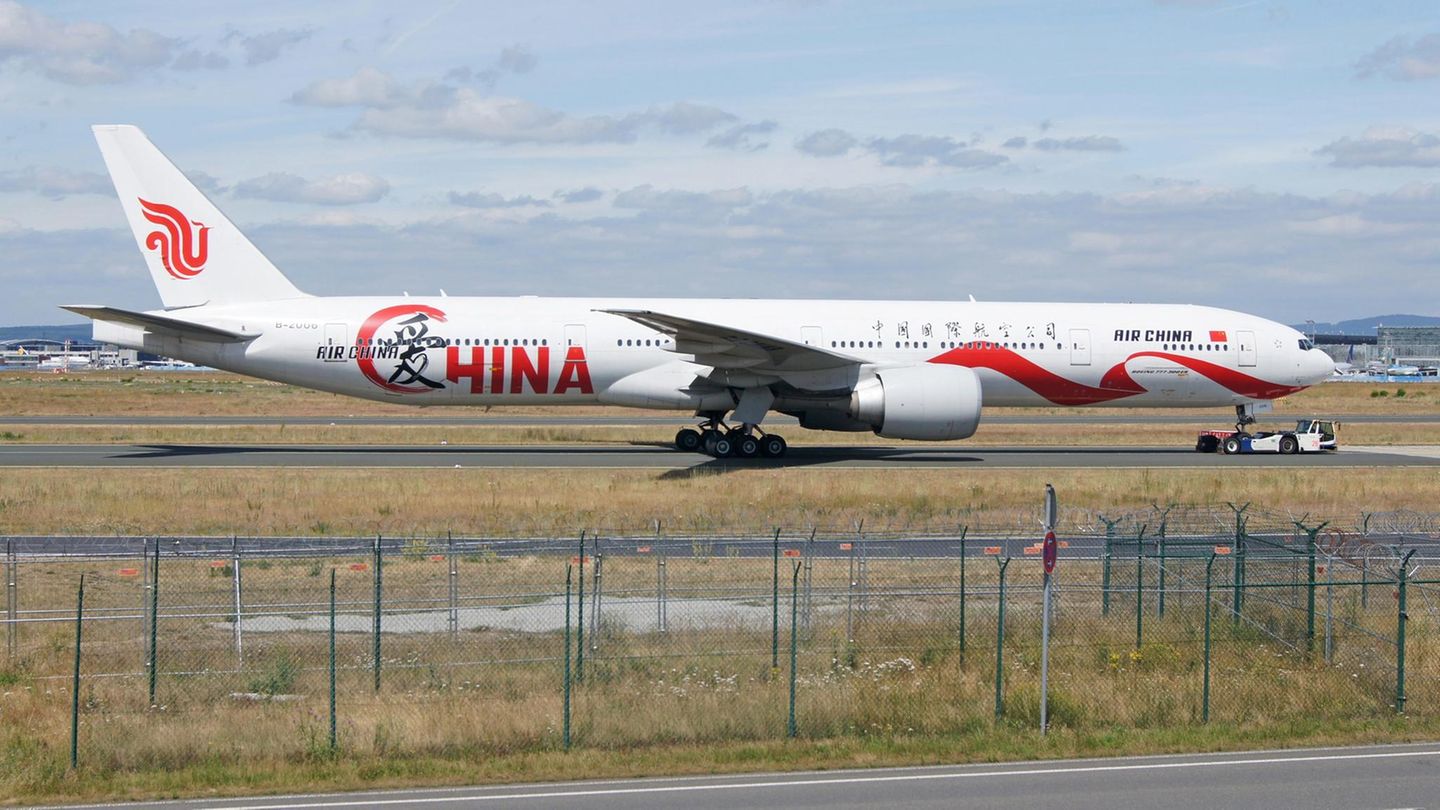 Neue Sonderlackierungen Wenn Auch Flugzeuge Eine Maske Tragen Stern De