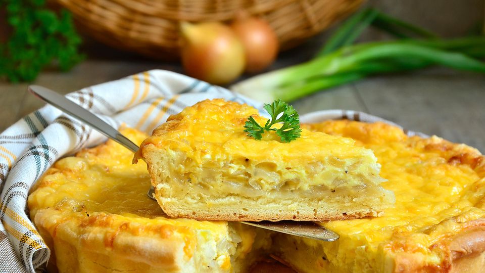 Zwiebelkuchen gelingt auch ohne Hefe