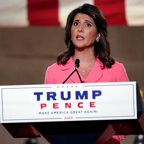 Die ehemalige UN-Botschafterin Nikki Haley spricht während des Parteitages der Republikaner.