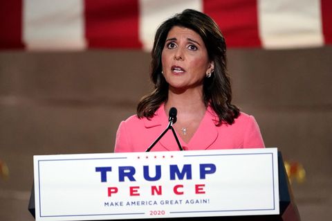Die ehemalige UN-Botschafterin Nikki Haley spricht während des Parteitages der Republikaner.