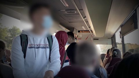 Ungewöhnliche Zermürbungstaktik: "Genug ist genug": Schulbus-Entführer gibt frustriert auf, weil ihn die Kinder mit Fragen löchern