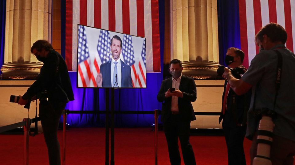 Journalisten verfolgen den Parteitag der Republikanischen Partei