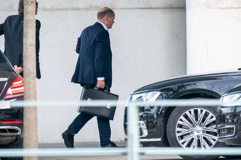 Olaf Scholz geht zum Koalitionsausschuss in Berlin