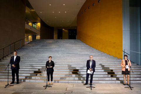 Markus Söder (von links nach rechts), Annegret Kramp-Karrenbauer, Walter-Borjans und Saskia Esken