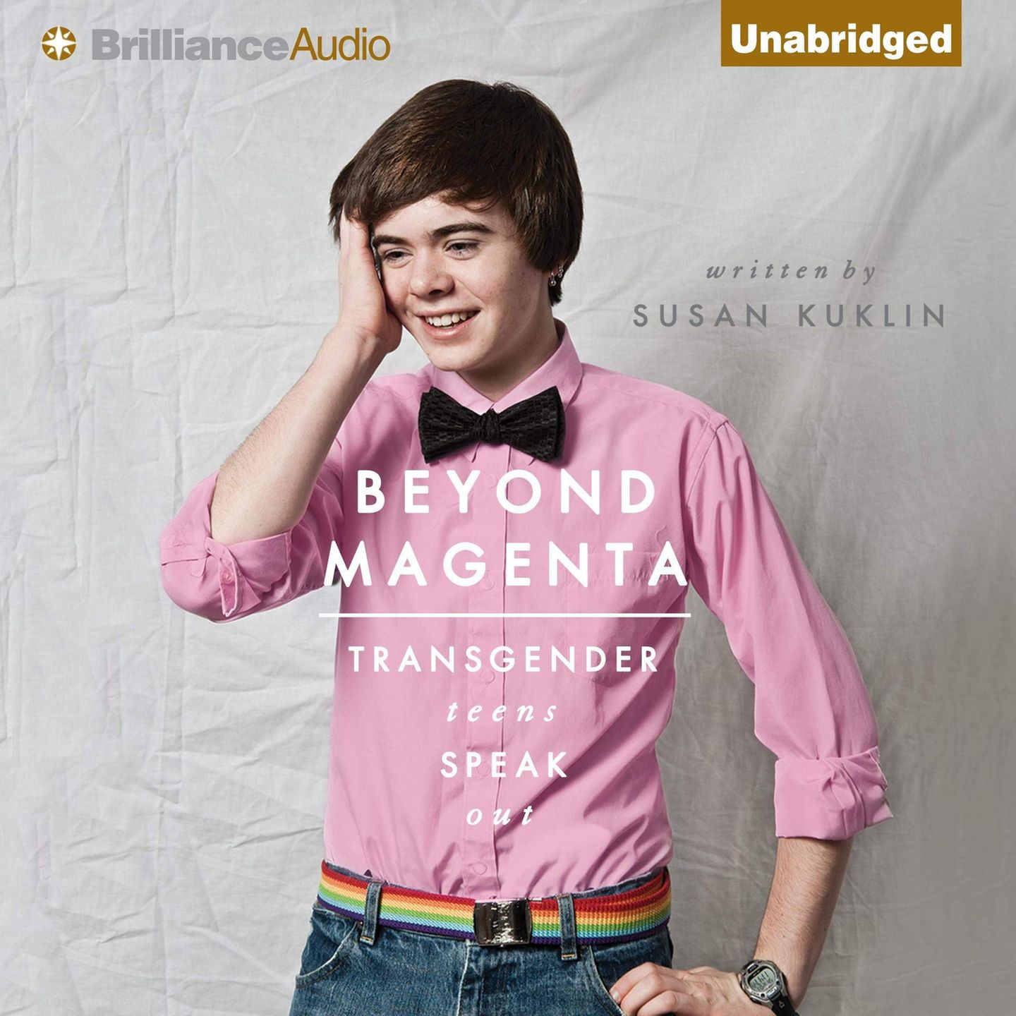 Challenged Books: "Beyond Magenta: Transgender Teens Speak Out" von Susan Kuklin Die Fotografin Susan Kuklin porträtiert in diesem Buch sechs transgender- und gender-neutrale junge Erwachsene. Kritiker werfen dem Buch eben diesen intimen Blick auf LGBTQIA-Menschen und ihre Art der Sexualität vor. "Beyond Magenta: Transgender Teens Speak Out" von Susan Kuklin Die Fotografin Susan Kuklin porträtiert in diesem Buch sechs transgender- und gender-neutrale junge Erwachsene. Kritiker werfen dem Buch eben diesen intimen Blick auf LGBTQIA-Menschen und ihre Art der Sexualität vor.