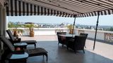Auf der Dachterrasse des Penthouses: " Wir handeln nicht mit Glamour", sagt Hotelier Balasz. "Wir handeln mit dem Dienst an unseren Gästen - Diskretion und Service und Sicherheit, Privatsphäre. Damit verdienen wir unser Geld."