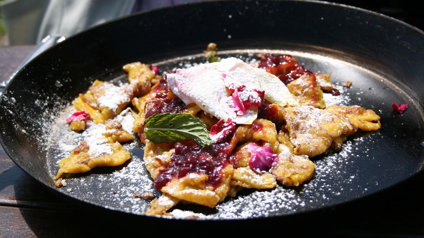 Urlaubspläne : ESSEN OSTERIA PLAZORES: Alle Zutaten stammen aus höchstens 99 Kilometer Entfernung. Die Speisekarte informiert über die Strecke, die sie zurückgelegt haben. Bei vielen ladinischen Gerichten steht eine Null: Ihre Zutaten kommen vom hauseigenen Bauernhof. Enneberg/St. Vigil, Strada Plazores 14, Tel. +39/0474/50 61 68, www.plazores.com ESSEN OSTERIA PLAZORES: Alle Zutaten stammen aus höchstens 99 Kilometer Entfernung. Die Speisekarte informiert über die Strecke, die sie zurückgelegt haben. Bei vielen ladinischen Gerichten steht eine Null: Ihre Zutaten kommen vom hauseigenen Bauernhof. Enneberg/St. Vigil, Strada Plazores 14, Tel. +39/0474/50 61 68, www.plazores.com