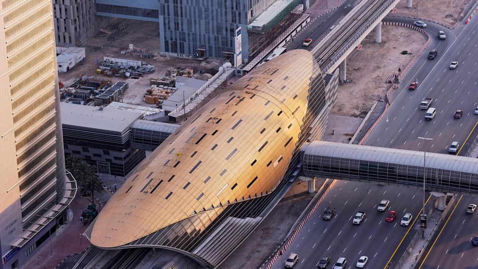 VOE STERN 36/2020 Metro station of the RTA,Dubai,United Arab Emirates U-Bahn-Station am Financial Centre Dubai