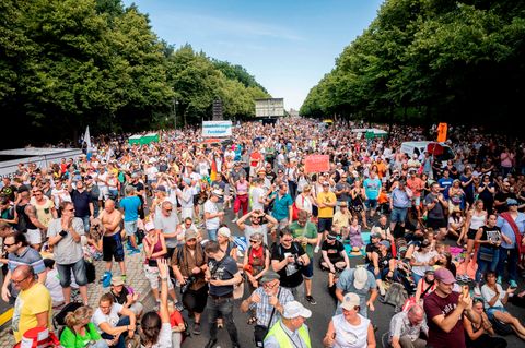 Demonstration von Gegnern der Coronavirus-Schutzmaßnahmen in Berlin