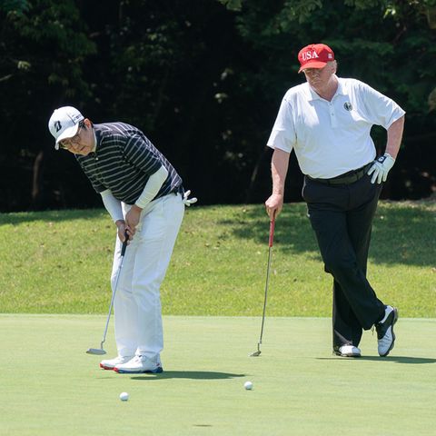 Trump spielt mit Shinzo Abe Golf