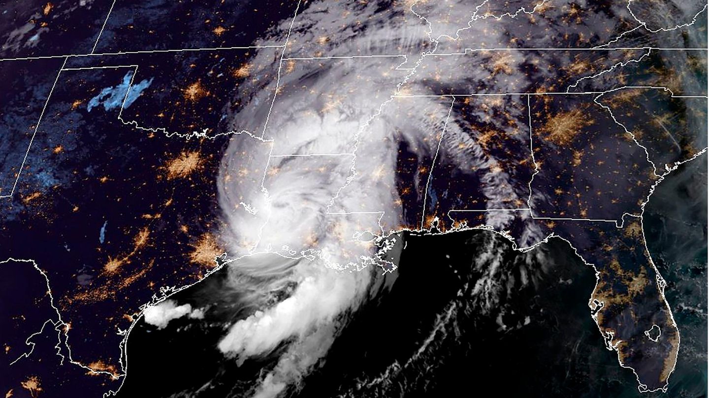 Das Satellitenbild zeigt Hurrikan Laura über dem US-Bundesstaat Louisiana