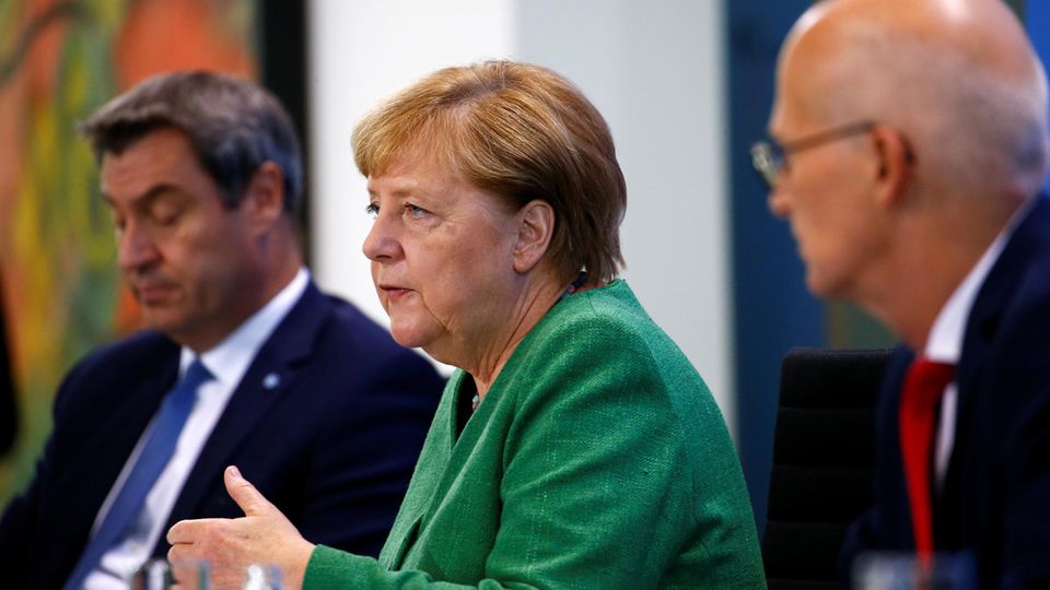 Merkel und Länderchefs informieren über neue Corona-Maßnahmen