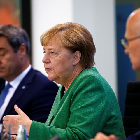 Merkel und Länderchefs informieren über neue Corona-Maßnahmen