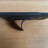 flapgrip dient als Media-Ständer