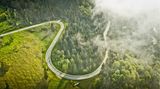 Landschaftszerstörung durch Verkehr? Das findet man in diesem Band nicht. 