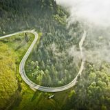 Landschaftszerstörung durch Verkehr? Das findet man in diesem Band nicht. 