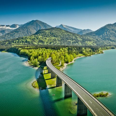 Eines sieht man nie: ein anderes Autos - also wäre das Straßennetz nur für eine Person gemacht.