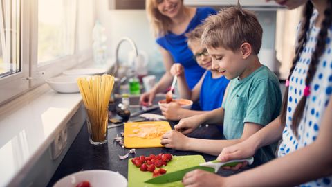Kinder kochen vegetarisch