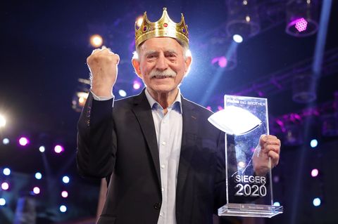 Siegerfaust einer Sportreporterlegende: Werner Hansch hat das "Promi Big Brother"-Finale 2020 gewonnen