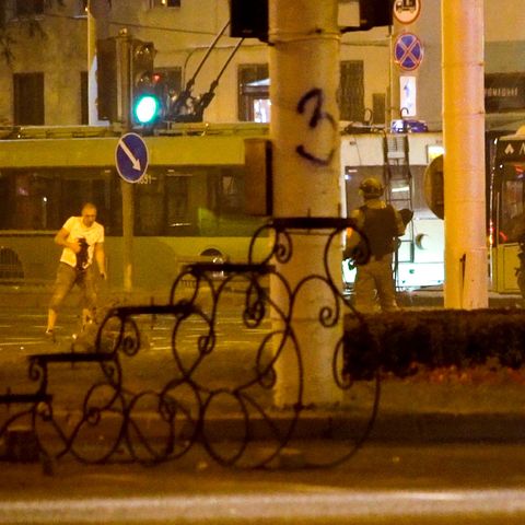 Belarus, Minsk, 10. August: Alexander Taraikowsky steht verwundet auf der Straße